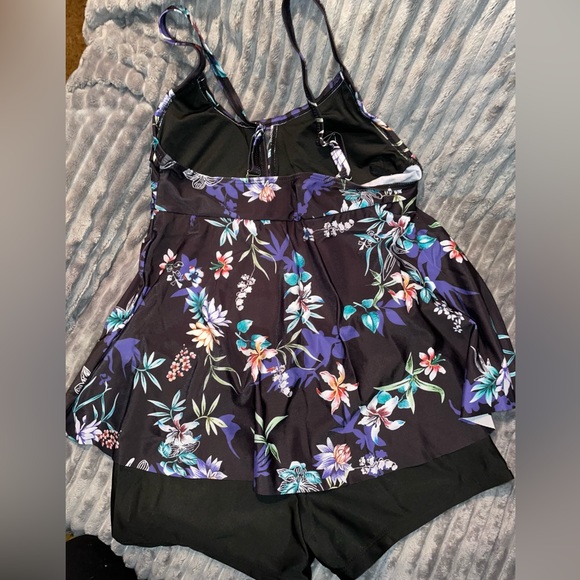 Tankini (S) swimsuit Floral Print w/black bottoms(with floral print on the top). - Picture 2 of 10
